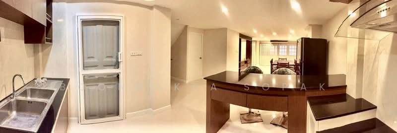3-BR Townhouse, Bangkok, Khlong Tan Nua, Watthana, Bangkok, 3 Bedrooms, 350 sqm, Townhouse For Rent, by Boonraksa Sopak, 500337478 - DDproperty.com