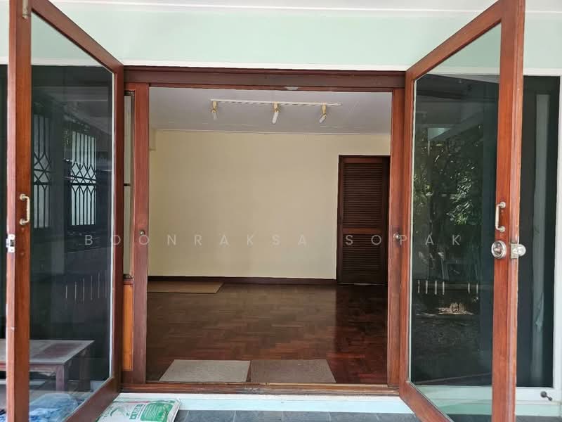 3-BR House, Bangkok, Tanon Nakorn Chaisri, Dusit, Bangkok, 3 Bedrooms, 160 sqm, Single Detached House For Rent, by Boonraksa Sopak, 500337559 - DDproperty.com