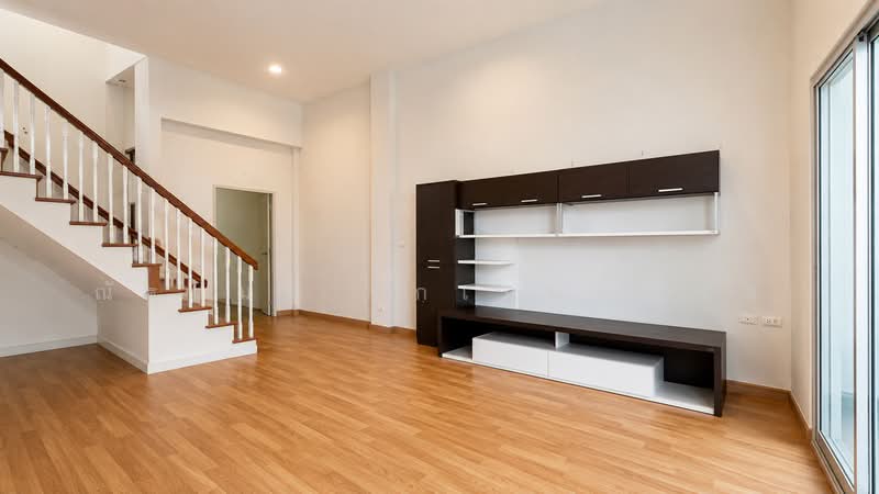 Baan Klang Muang Luzern Sukhumvit : บ้านกลางเมือง ลูเซิร์น สุขุมวิท (อ่อนนุช 46), กรุงเทพ, ถนนสุขุมวิท 77, สวนหลวง, สวนหลวง, กรุงเทพ, 180 ตร.ม., ทาวน์เฮ้าส์ ให้เช่า, โดย ณัฐกมล โกเมนท์จำรัส, 500337608 - DDproperty.com