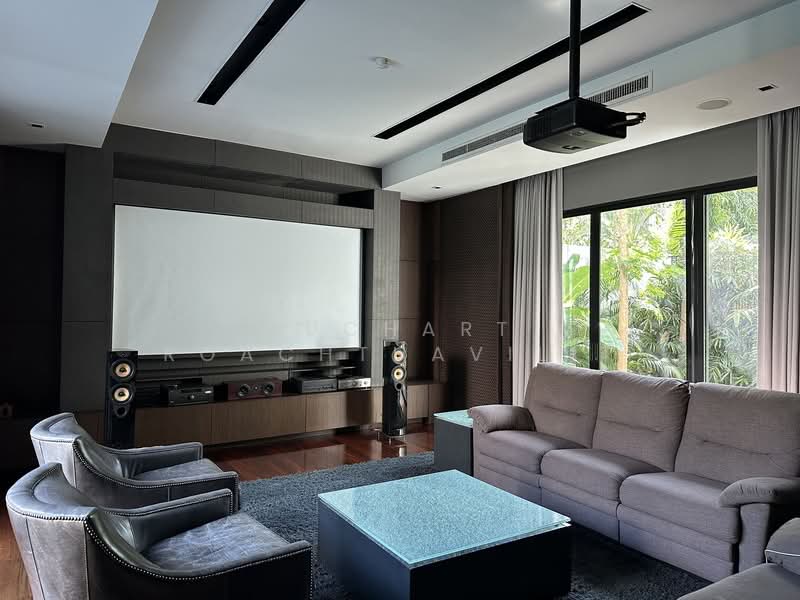 Luxury 2-Story House for Rent with Private Pool in Phrom Phong Area, Bangkok, Khlongtoei Nua, Watthana, Bangkok, 5 Bedrooms, 700 sqm, Villa For Rent, by Suchart Roachthavilit, 500337647 - DDproperty.com