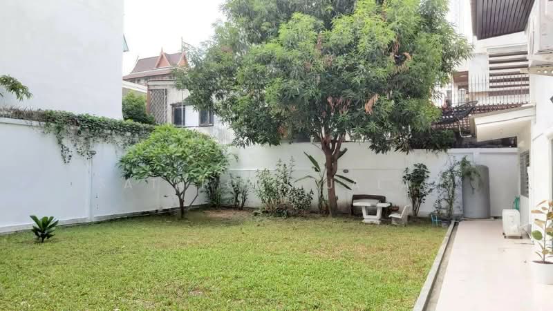 3-BR House, Bangkok, Khlong Toei, Bangkok, 3 Bedrooms, 200 sqm, Single Detached House For Rent, by Sataporn Jalao, 500337697 - DDproperty.com
