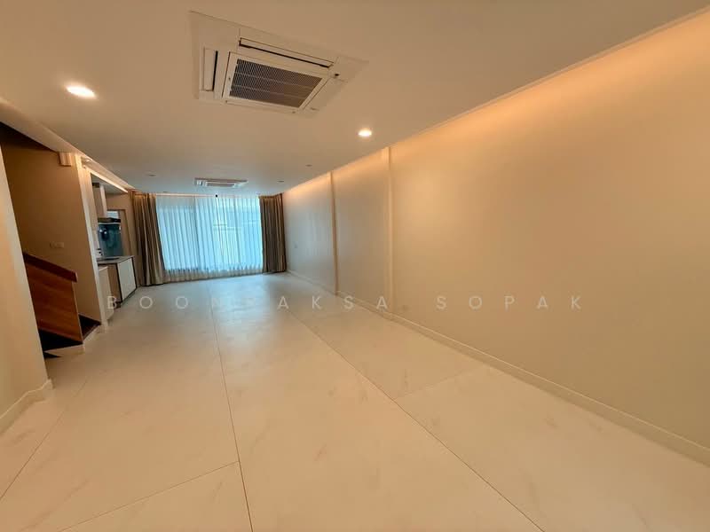 ทาวน์เฮ้าส์ 3-ห้องนอน, กรุงเทพ, คลองตันเหนือ, วัฒนา, กรุงเทพ, 230 ตร.ม., ทาวน์เฮ้าส์ ให้เช่า, โดย Boonraksa Sopak, 500337833 - DDproperty.com