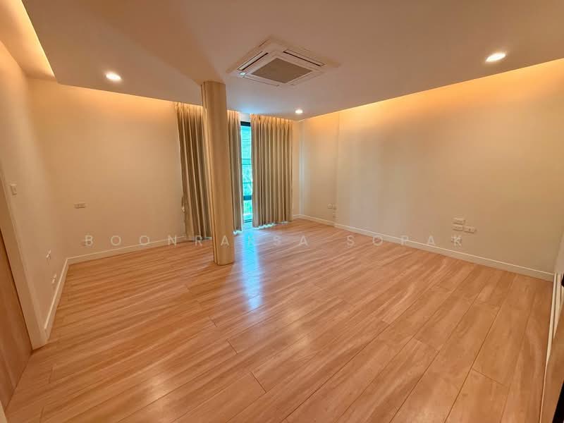 3-BR Townhouse, Bangkok, Khlong Tan Nua, Watthana, Bangkok, 3 Bedrooms, 230 sqm, Townhouse For Rent, by Boonraksa Sopak, 500337833 - DDproperty.com