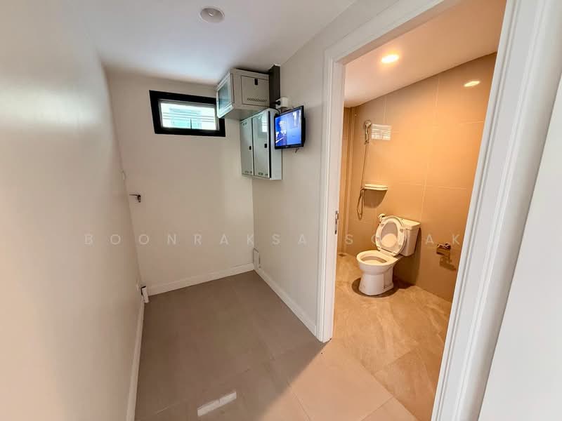 3-BR Townhouse, Bangkok, Khlong Tan Nua, Watthana, Bangkok, 3 Bedrooms, 230 sqm, Townhouse For Rent, by Boonraksa Sopak, 500337833 - DDproperty.com