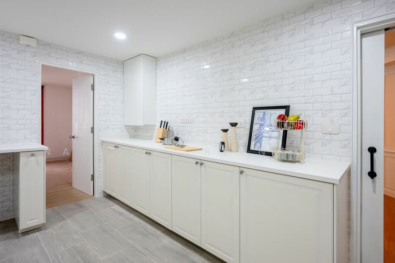 Las Colinas, Bangkok, Sukhumvit 21 Road, Khlongtoei Nua, Watthana, Bangkok, 3 Bedrooms, 240 sqm, Condo For Sale, by Nattapat Reunyota, 500337851 - DDproperty.com