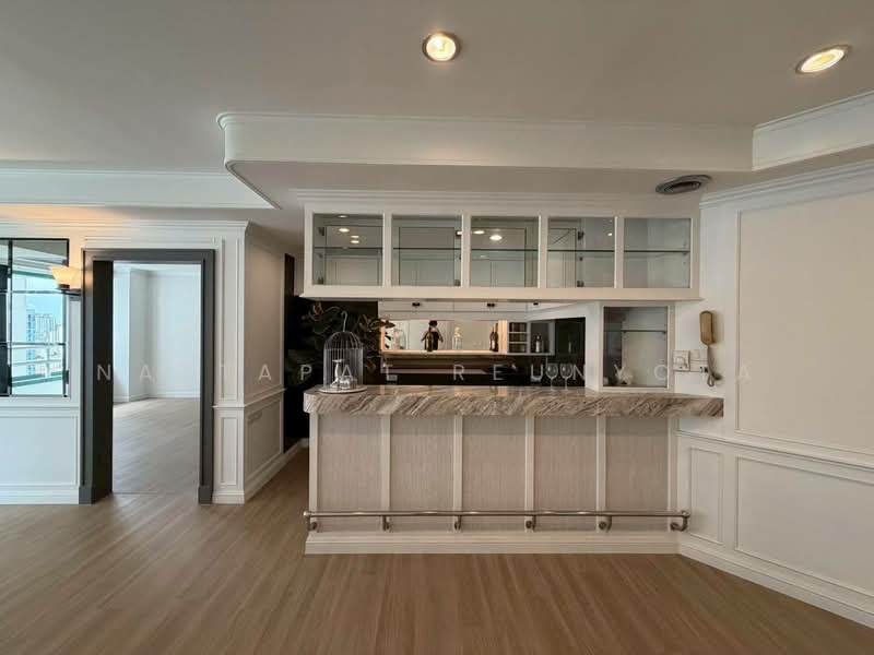 Las Colinas, Bangkok, Sukhumvit 21 Road, Khlongtoei Nua, Watthana, Bangkok, 3 Bedrooms, 240 sqm, Condo For Sale, by Nattapat Reunyota, 500337851 - DDproperty.com
