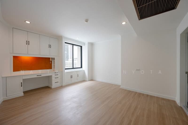 Las Colinas, Bangkok, Sukhumvit 21 Road, Khlongtoei Nua, Watthana, Bangkok, 3 Bedrooms, 240 sqm, Condo For Sale, by Nattapat Reunyota, 500337851 - DDproperty.com