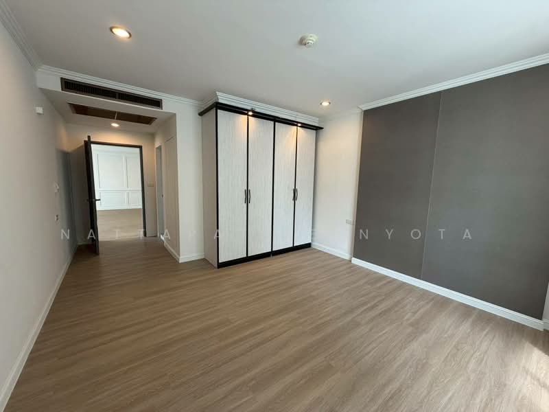 Las Colinas, Bangkok, Sukhumvit 21 Road, Khlongtoei Nua, Watthana, Bangkok, 3 Bedrooms, 240 sqm, Condo For Sale, by Nattapat Reunyota, 500337851 - DDproperty.com