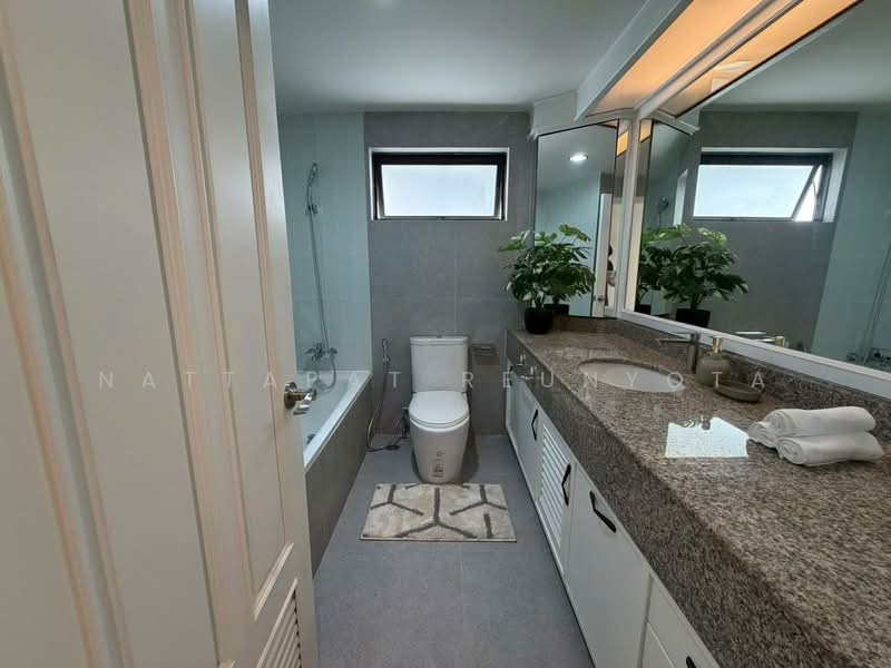 Las Colinas, Bangkok, Sukhumvit 21 Road, Khlongtoei Nua, Watthana, Bangkok, 3 Bedrooms, 240 sqm, Condo For Sale, by Nattapat Reunyota, 500337851 - DDproperty.com