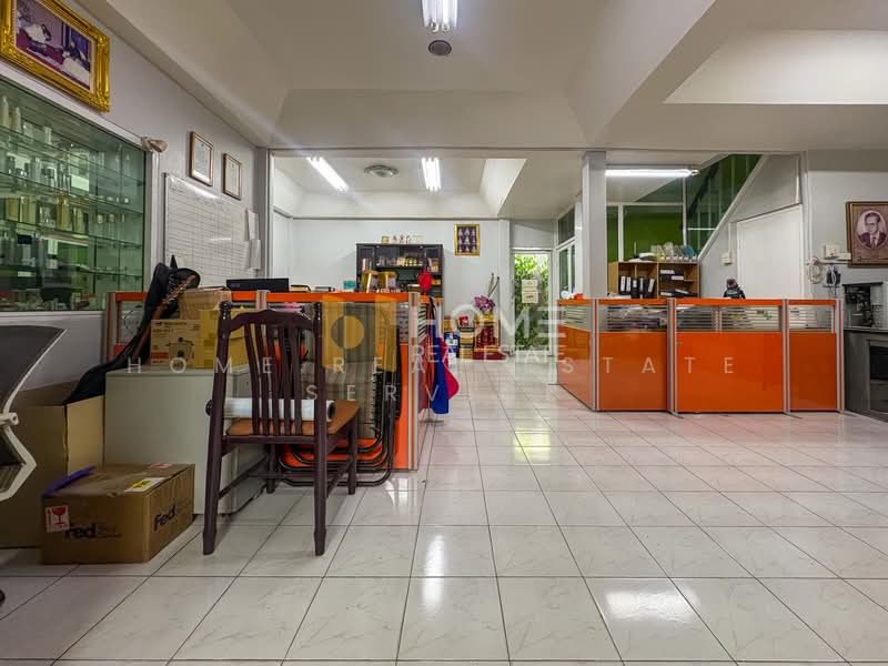 บ้านนอกโครงการ ซอยพหลโยธิน 67, Bangkok, Anusaowari, Bang Khen, Bangkok, 3 Bedrooms, 156 sqm, Semi-Detached House (Twin House) For Sale, by HOME Real Estate Service, 500337868 - DDproperty.com