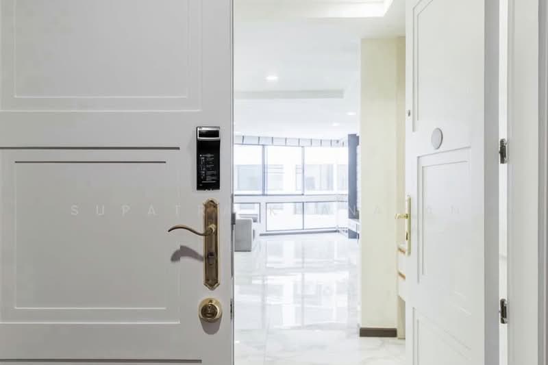 President Park Sukhumvit 24, Bangkok, 99 Sukhumvit 24 Alley, Khlongtoei Nua, Watthana, Bangkok, 3 Bedrooms, 223 sqm, Condo For Rent, by Supatra Khanapan, 500337915 - DDproperty.com