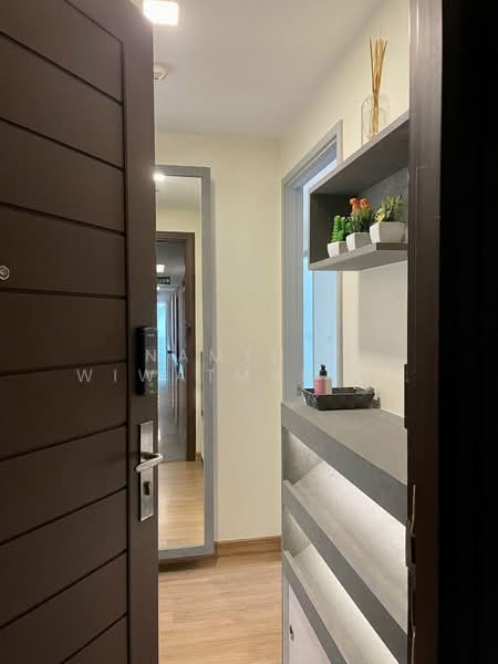 Thru Thonglor, Bangkok, Petchaburi Road, Bang Kapi, Huai Khwang, Bangkok, 2 Bedrooms, 62 sqm, Condo For Rent, by Namthip Wiwatmanitsakul, 500337980 - DDproperty.com