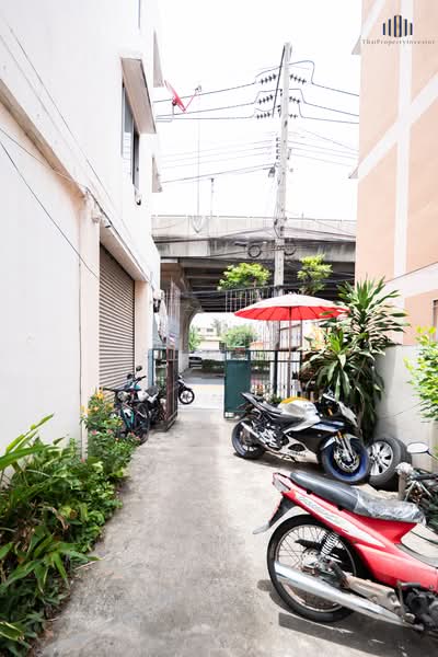 Ready-to-invest building!!! Guesthouse + retail shops! Fronting Arun Ammarin Road, Bangkok, Bang Yi Khan, Bang Phlat, Bangkok, 10+ Bedrooms, 1,000 sqm, Townhouse For Sale, by คุณจี, 500338094 - DDproperty.com