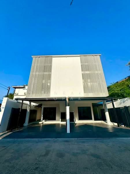 3-BR Semi-detached House, Bangkok, Khlong Chaokhun Sing, Wang Thonglang, Bangkok, 3 Bedrooms, 175 sqm, Semi-Detached House (Twin House) For Rent, by Boonraksa Sopak, 500338132 - DDproperty.com