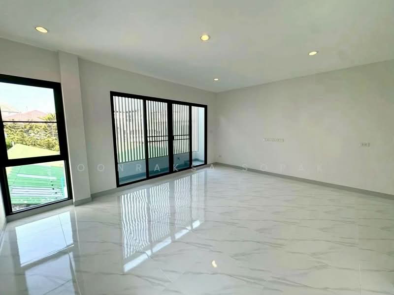 3-BR Semi-detached House, Bangkok, Khlong Chaokhun Sing, Wang Thonglang, Bangkok, 3 Bedrooms, 175 sqm, Semi-Detached House (Twin House) For Rent, by Boonraksa Sopak, 500338132 - DDproperty.com