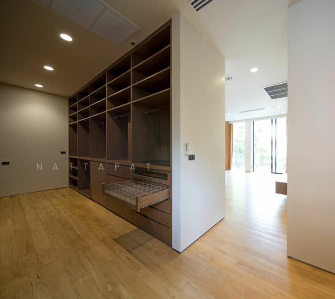 4-BR House, Bangkok, Khlong Tan Nua, Watthana, Bangkok, 4 Bedrooms, 959 sqm, Single Detached House For Sale, by Nattapat Reunyota, 500338212 - DDproperty.com