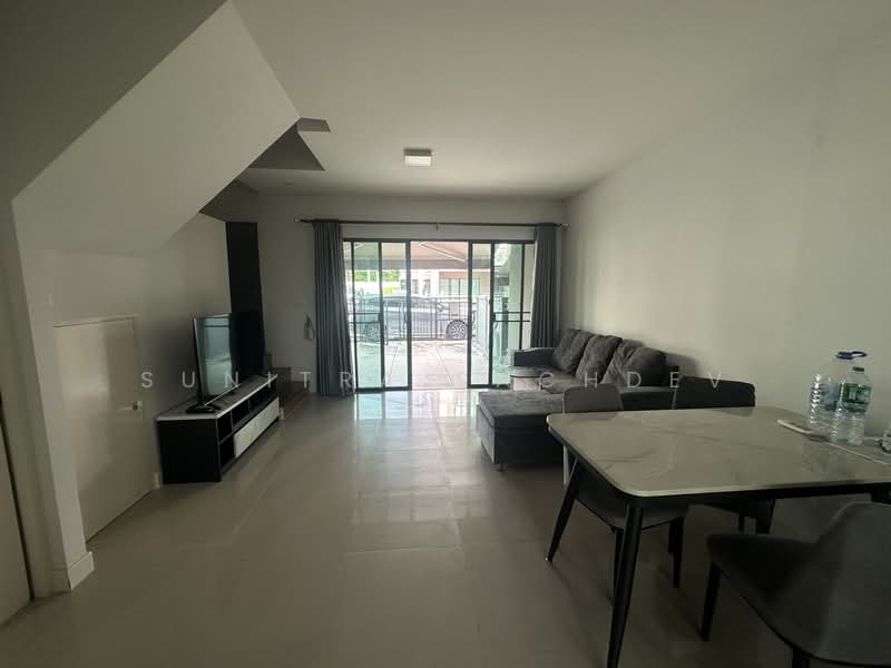 Baan Klang Muang Srinakarin – Onnut, Bangkok, 174 Soi On Nut 70/1, Prawet, Bangkok, 3 Bedrooms, 141 sqm, Townhouse For Rent, by Sunitra Sachdev, 500338226 - DDproperty.com
