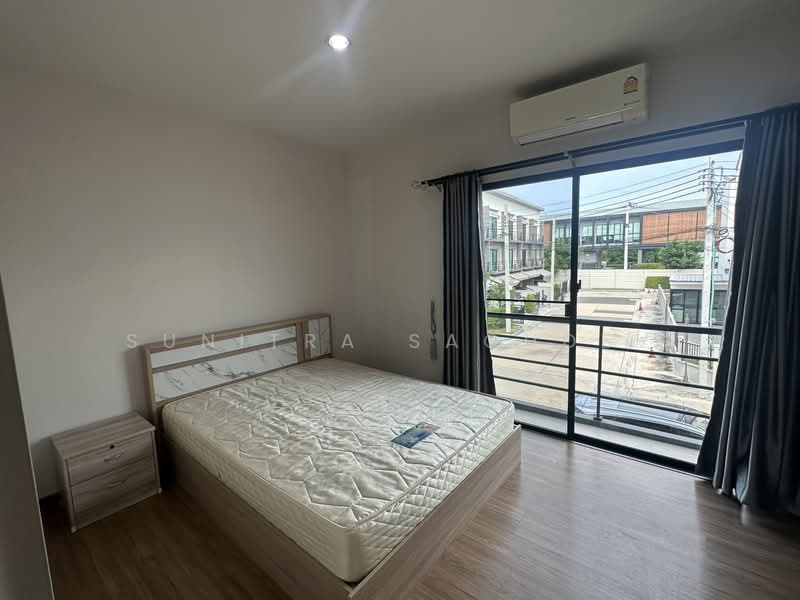 Baan Klang Muang Srinakarin – Onnut, Bangkok, 174 Soi On Nut 70/1, Prawet, Bangkok, 3 Bedrooms, 141 sqm, Townhouse For Rent, by Sunitra Sachdev, 500338226 - DDproperty.com