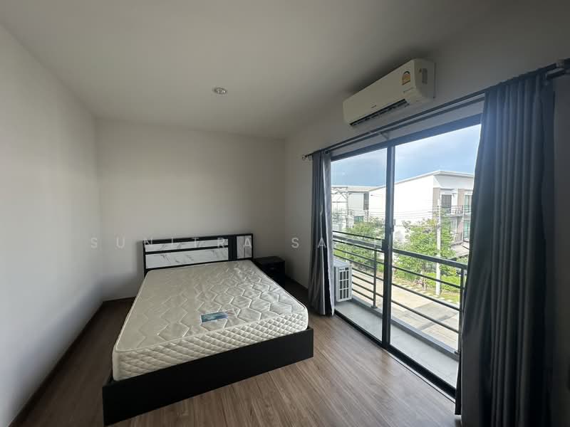 Baan Klang Muang Srinakarin – Onnut, Bangkok, 174 Soi On Nut 70/1, Prawet, Bangkok, 3 Bedrooms, 141 sqm, Townhouse For Rent, by Sunitra Sachdev, 500338226 - DDproperty.com