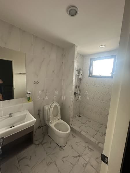 Baan Klang Muang Srinakarin – Onnut, Bangkok, 174 Soi On Nut 70/1, Prawet, Bangkok, 3 Bedrooms, 141 sqm, Townhouse For Rent, by Sunitra Sachdev, 500338226 - DDproperty.com