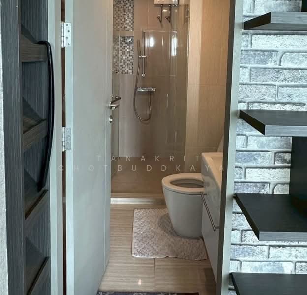 Life Ratchadapisek, Bangkok, 279 Ratchadapisaek Road, Huai Khwang, Bangkok, 2 Bedrooms, 65 sqm, Condo For Rent, by Tanakrit Chotbuddkayan, 500338285 - DDproperty.com