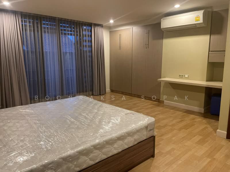 Cross Creek, Bangkok, Soi Ekkamai 10, Intersection 2, Phra Kanong Nua, Watthana, Bangkok, 3 Bedrooms, 200 sqm, Condo For Rent, by Boonraksa Sopak, 500338299 - DDproperty.com