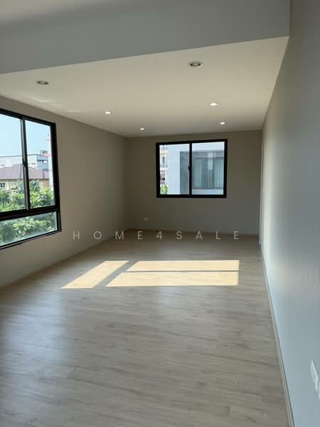Estara Haven Pattanakan 20, Bangkok, Phatthanakan 20, Phatthanakan Road, Suan Luang, Bangkok, 3 Bedrooms, 220 sqm, Townhouse For Rent, by Home4sale, 500338448 - DDproperty.com