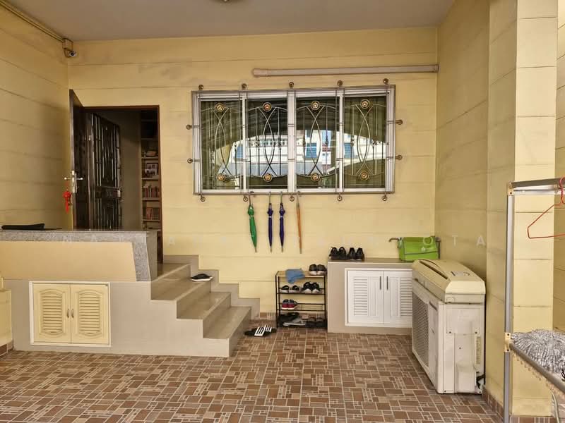 3-BR Townhouse, Bangkok, Samsen Nai, Phaya Thai, Bangkok, 3 Bedrooms, 204 sqm, Townhouse For Sale, by Nattapat Reunyota, 500338484 - DDproperty.com