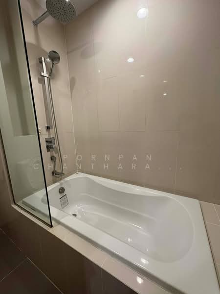 Oka Haus Sukhumvit 36, Bangkok, 3399 Rama 4 Road, Khong Tan, Khlong Toei, Bangkok, 1 Bedroom, 34 sqm, Condo For Sale, by Pornpan Chantharakasemchai, 500338578 - DDproperty.com