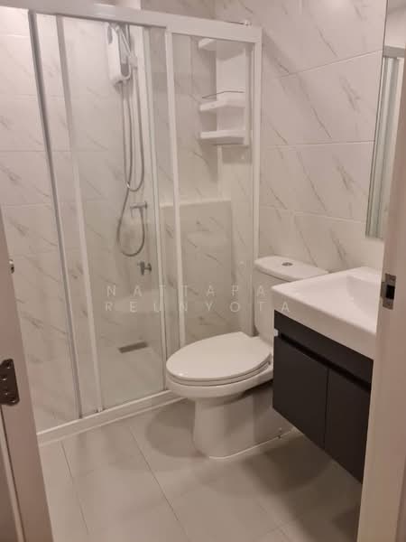 Atmoz Ratchada-Huaikwang, Bangkok, Saha Kan Pramun Alley, Wang Thonglang, Bangkok, 2 Bedrooms, 47 sqm, Condo For Sale, by Nattapat Reunyota, 500338954 - DDproperty.com
