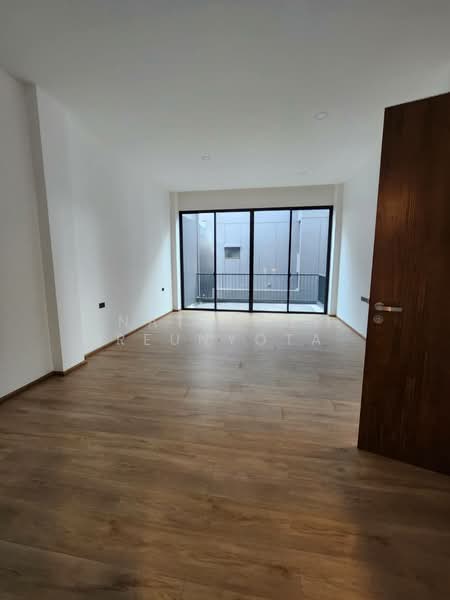 Tararom Ramkhamhaeng 9, Bangkok, Soi Thararom, Hua Mak, Bang Kapi, Bangkok, 4 Bedrooms, 416 sqm, Single Detached House For Sale, by Nattapat Reunyota, 500338970 - DDproperty.com