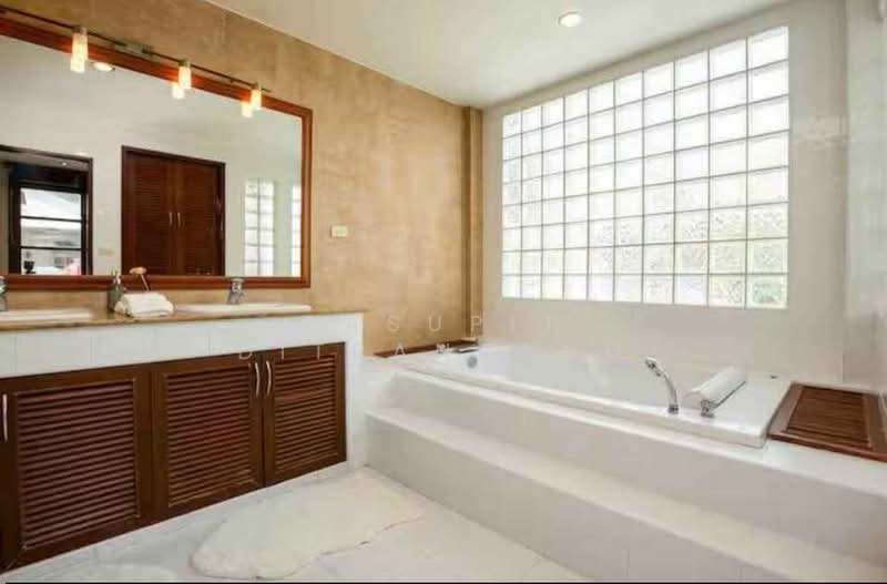 4-BR Townhouse, Bangkok, Khlong Tan Nua, Watthana, Bangkok, 4 Bedrooms, 440 sqm, Townhouse For Sale, by Pasupit Ditbanjong, 500338983 - DDproperty.com