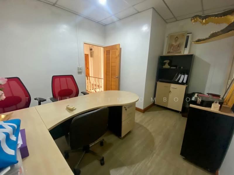 2-BR Townhouse, Bangkok, Samae Dam, Bang Khun Thian, Bangkok, 2 Bedrooms, 141 sqm, Townhouse For Rent, by Tarit Chinsomboon, 500338990 - DDproperty.com