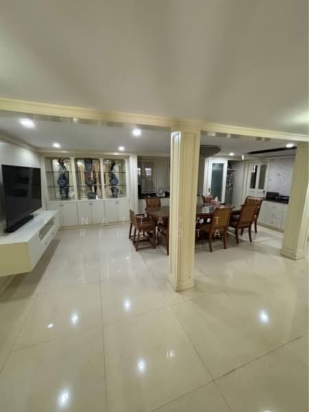 4-BR House, Bangkok, Bang Chak, Phra Khanong, Bangkok, 4 Bedrooms, 445 sqm, Single Detached House For Sale, by Nattapat Reunyota, 500339130 - DDproperty.com