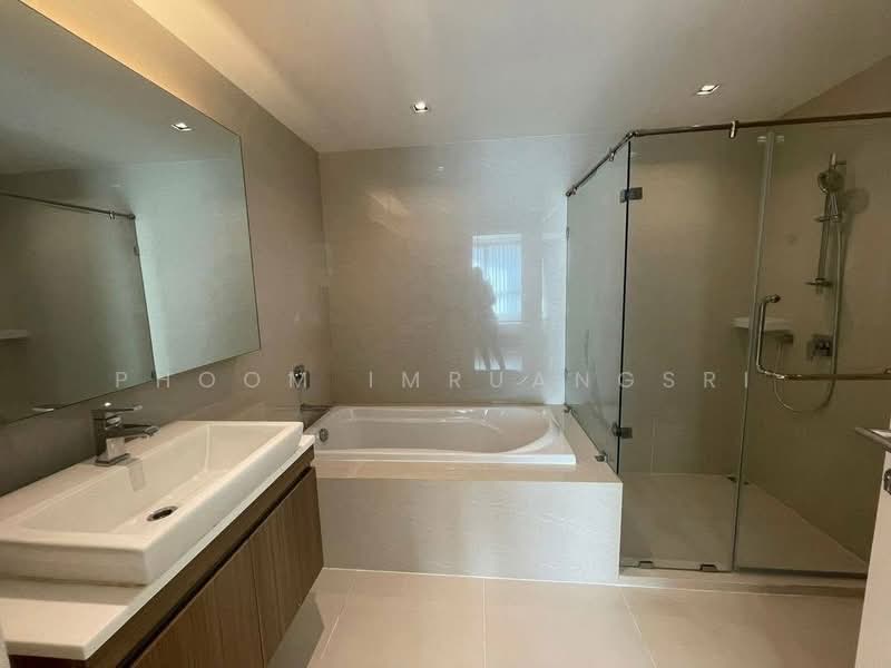 Vtara Sukhumvit 36, Bangkok, 118 Soi Saen Sabai, Phra Kanong, Khlong Toei, Bangkok, 2 Bedrooms, 60 sqm, Condo For Rent, by Phoom Imruangsri, 500339171 - DDproperty.com