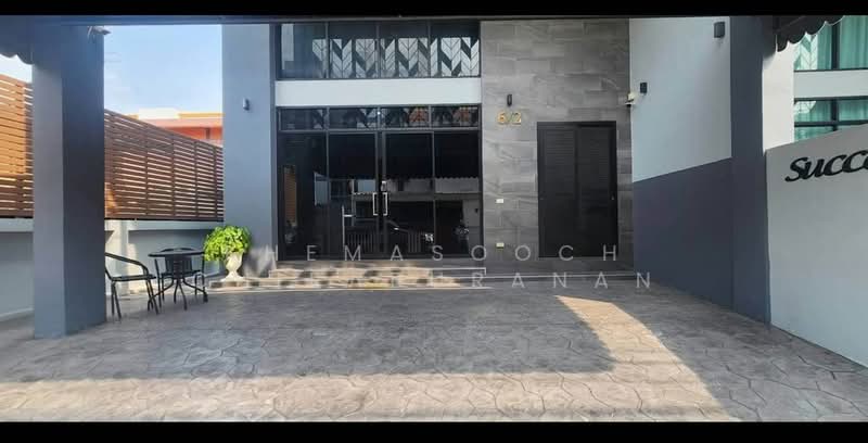 4-BR House, Bangkok, Lat Phrao, Bangkok, 4 Bedrooms, 300 sqm, Single Detached House For Rent, by Khemasooch Chiraburanan, 500339383 - DDproperty.com