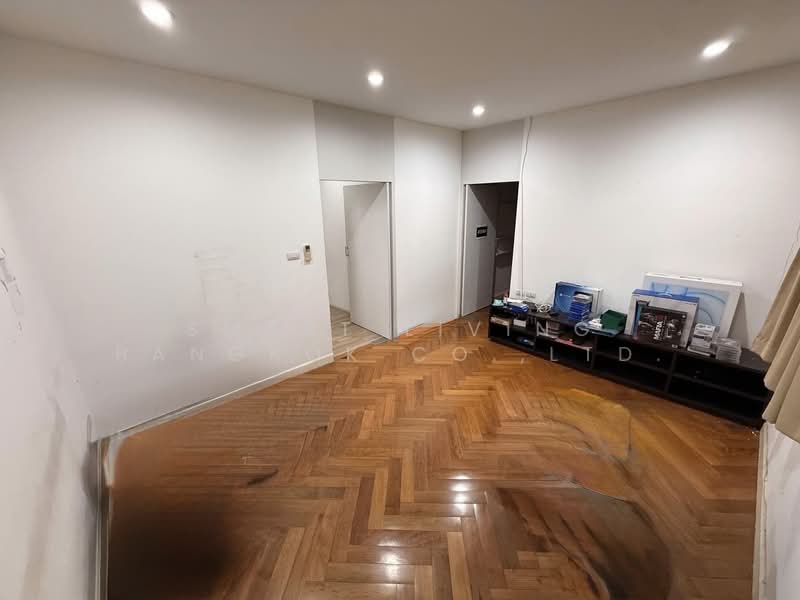House Rama 9, Bangkok, Suan Luang, Bangkok, 4 Bedrooms, 400 sqm, Single Detached House For Sale, by Smart Living Bangkok Co.,Ltd., 500339608 - DDproperty.com