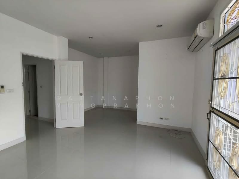 undefined, Bangkok, Bang Kae Nua, Bang Khae, Bangkok, 3 Bedrooms, 204 sqm, Single Detached House For Sale, by Rattanaphon Yungprakhon, 500339758 - DDproperty.com