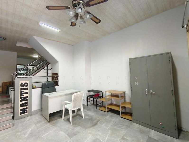 4-BR Townhouse, Bangkok, Phlapphla, Wang Thonglang, Bangkok, 4 Bedrooms, 382 sqm, Townhouse For Rent, by Rattanaphon Yungprakhon, 500339799 - DDproperty.com