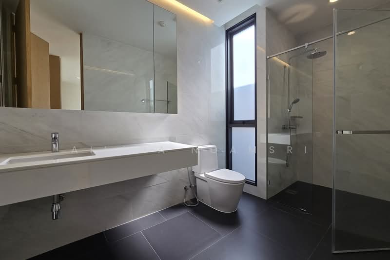 Vana Residence Sukhumvit 26, Bangkok, 38 Soi Attrakravee1, Sukhumvit 26 Road, Khong Tan, Khlong Toei, Bangkok, 4 Bedrooms, 376 sqm, Condo For Rent, by Ailada Ngamsri, 500339876 - DDproperty.com