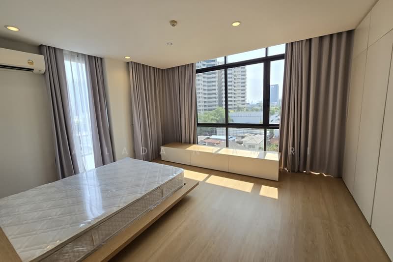 Vana Residence Sukhumvit 26, Bangkok, 38 Soi Attrakravee1, Sukhumvit 26 Road, Khong Tan, Khlong Toei, Bangkok, 4 Bedrooms, 376 sqm, Condo For Rent, by Ailada Ngamsri, 500339876 - DDproperty.com