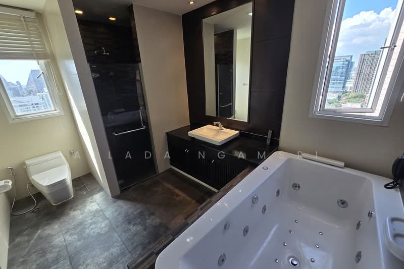 Grand Mercure Bangkok Asoke Residence, Bangkok, 50 5 Soi Sukhumvit 19, Khlong Tan Nua, Watthana, Bangkok, 4 Bedrooms, 440 sqm, Condo For Rent, by Ailada Ngamsri, 500339893 - DDproperty.com