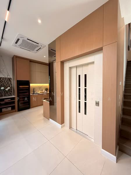 ขายบ้านเดี่ยว/บ้านเเฝด วิภาวดี ใกล้สนามบินดอนเมือง Luxury Hidden Gem, Bangkok, Talat Bang Khen, Lak Si, Bangkok, 4 Bedrooms, 421 sqm, Single Detached House For Sale, by Wanvisar Panjarongkha, 500339946 - DDproperty.com