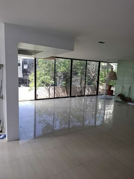 Supalai Place Sukhumvit 39, Bangkok, 175-179 Soi Sukhumvit 39 Sukhumvit Road, Khlong Tan Nua, Watthana, Bangkok, 3 Bedrooms, 365 sqm, Condo For Sale, by Pemika Aukkaraleekul, 500340047 - DDproperty.com