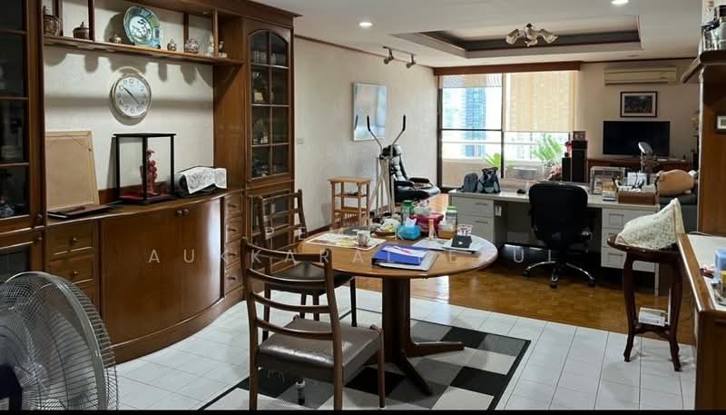 Asoke Towers, Bangkok, Sukhumvit 21 Road, Khlongtoei Nua, Watthana, Bangkok, 3 Bedrooms, 169 sqm, Condo For Sale, by Pemika Aukkaraleekul, 500340212 - DDproperty.com