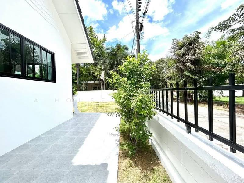 Single house for sale in Laddarom Village, Sriracha, Chon Buri (Pattaya), Surasak, Si Racha, Chon Buri (Pattaya), 3 Bedrooms, 300 sqm, Single Detached House For Sale, by A House Property Co.,Ltd., 500340265 - DDproperty.com