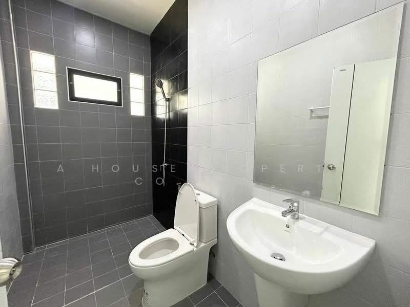 Single house for sale in Laddarom Village, Sriracha, Chon Buri (Pattaya), Surasak, Si Racha, Chon Buri (Pattaya), 3 Bedrooms, 300 sqm, Single Detached House For Sale, by A House Property Co.,Ltd., 500340265 - DDproperty.com