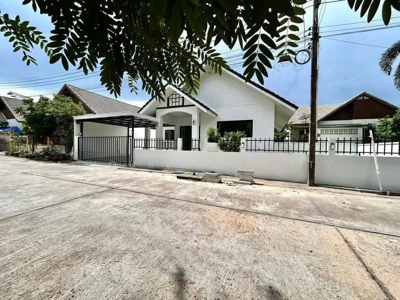 Single house for sale in Laddarom Village, Sriracha, Chon Buri (Pattaya), Surasak, Si Racha, Chon Buri (Pattaya), 3 Bedrooms, 300 sqm, Single Detached House For Sale, by A House Property Co.,Ltd., 500340265 - DDproperty.com