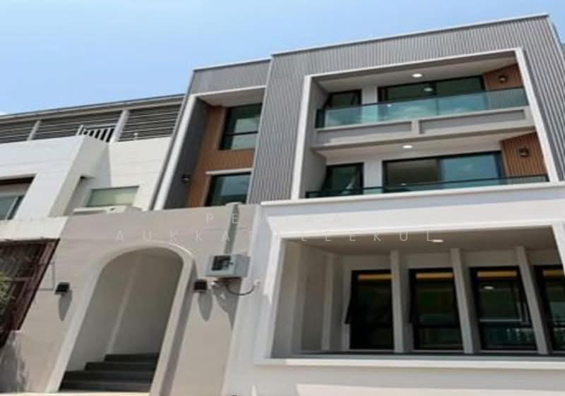 ทาวน์เฮ้าส์ 4-ห้องนอน, กรุงเทพ, บางจาก, พระโขนง, กรุงเทพ, 104 ตร.ม., ทาวน์เฮ้าส์ ขาย, โดย Pemika Aukkaraleekul, 500340535 - DDproperty.com