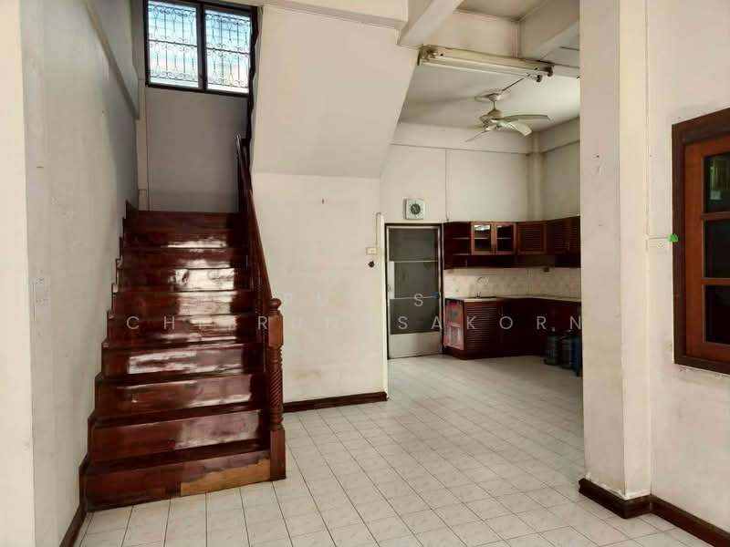 Commercial Building for Rent – Near BTS Wongwian Yai, Bangkok, Khlong Ton Sai, Khlong San, Bangkok, , 360 sqm, Shophouse For Rent, by Pudis Chitrungsakorn, 500340586 - DDproperty.com